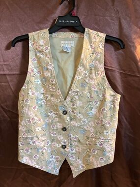 Maurices Floral print Vest in Tan, Pink & Light Blue vintage Y2K inspired Size S